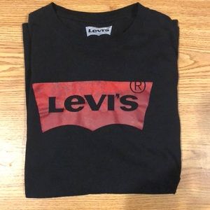 Levi’s Black T-Shirt
